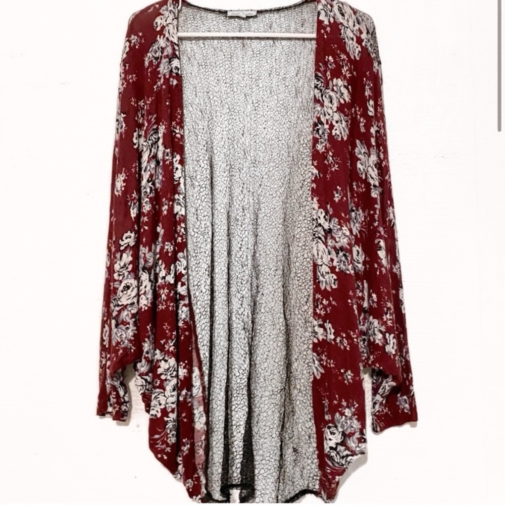 Charlotte Russe Floral Sexy Sheer Lace Back Kimono